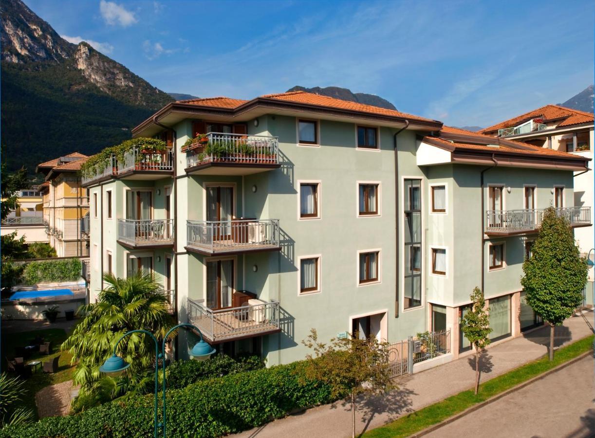 Residence Alle Palme Comfort Apartments Riva del Garda Exterior foto