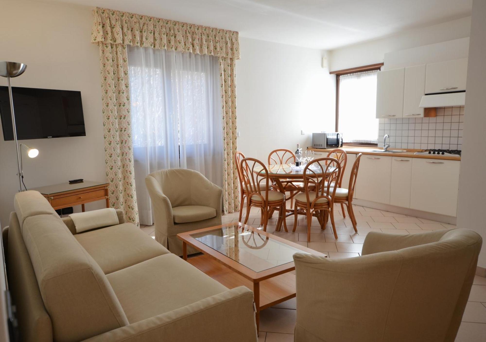 Residence Alle Palme Comfort Apartments Riva del Garda Zimmer foto